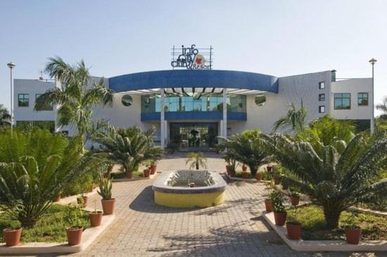 Infocity Club And Resort Гандинагар Екстериор снимка