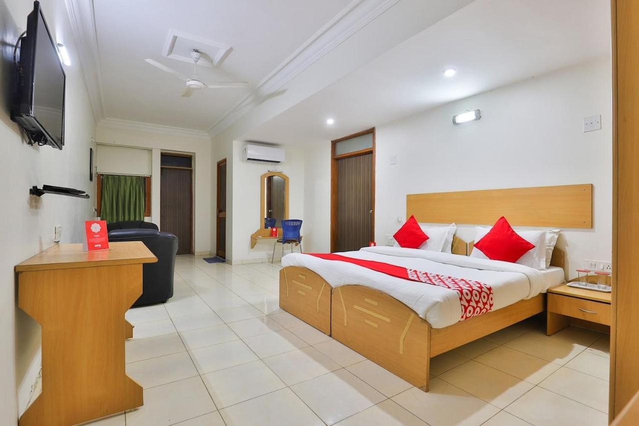 Infocity Club And Resort Гандинагар Екстериор снимка