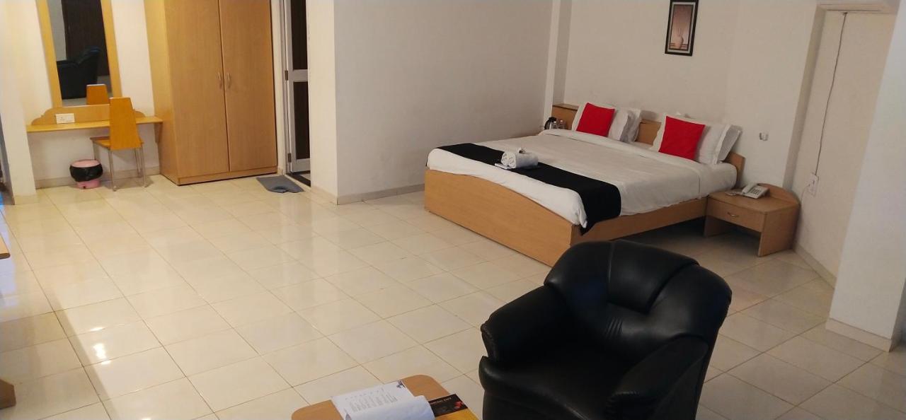 Infocity Club And Resort Гандинагар Екстериор снимка